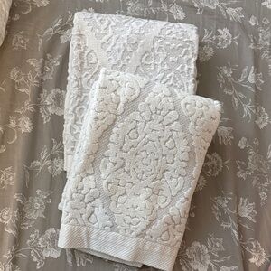 Threshold White Jacquard Bath Towels (2) 27”x52”